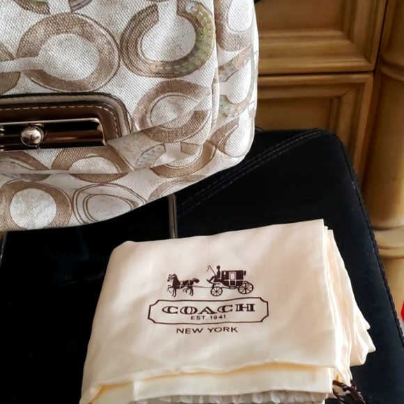 Coach Handbag - Picture 3 of 13